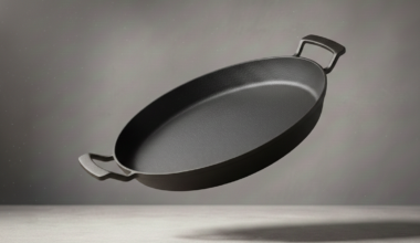 DOUBLE HANDLE SKILLET